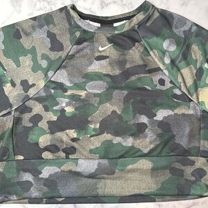 Women’s Small Nike cropped sweatshirt. Camo color, good condition.